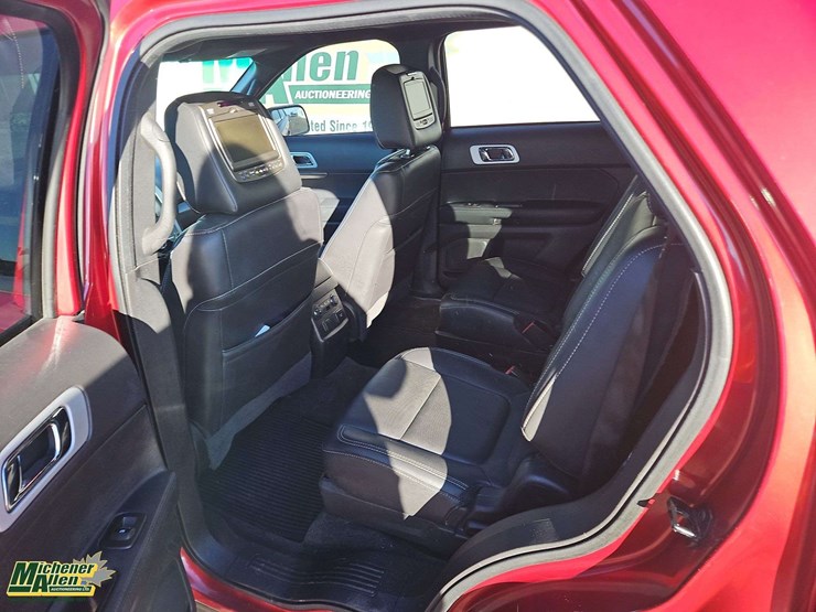 2015-ford-explorer-image-27
