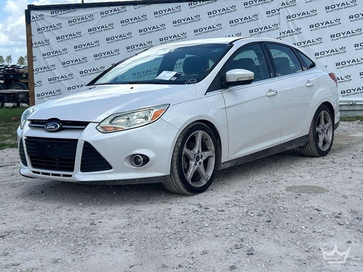 2014-ford-focus-sedan-image-1