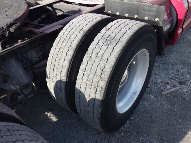 2017-kenworth-t680-image-12