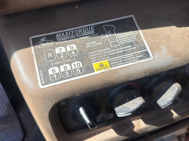 2006-mack-granite-cv713-image-28