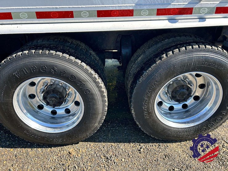 2016-peterbilt-367-image-15