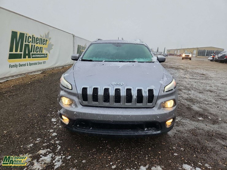 2015-jeep-cherokee-image-28