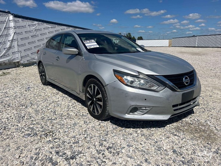 2018-nissan-altima-sedan-image-2