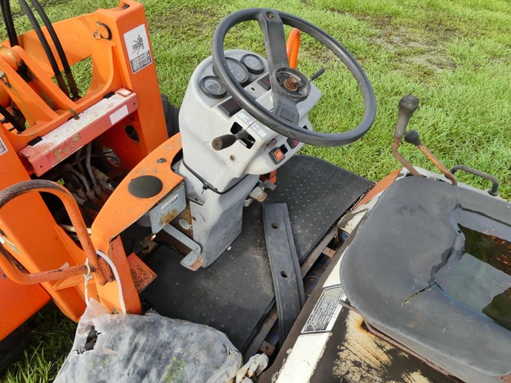 2006-kubota-r520-image-11