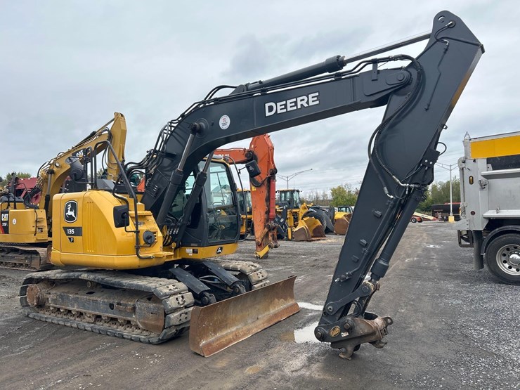 2023-deere-135-p-tier-image-38