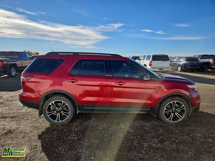 2015-ford-explorer-image-12
