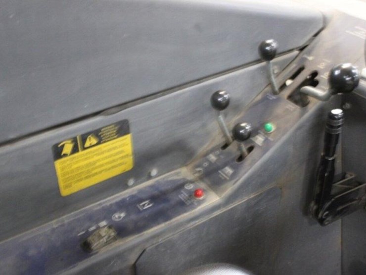 nilfisk-advance-floor-scrubber-image-11