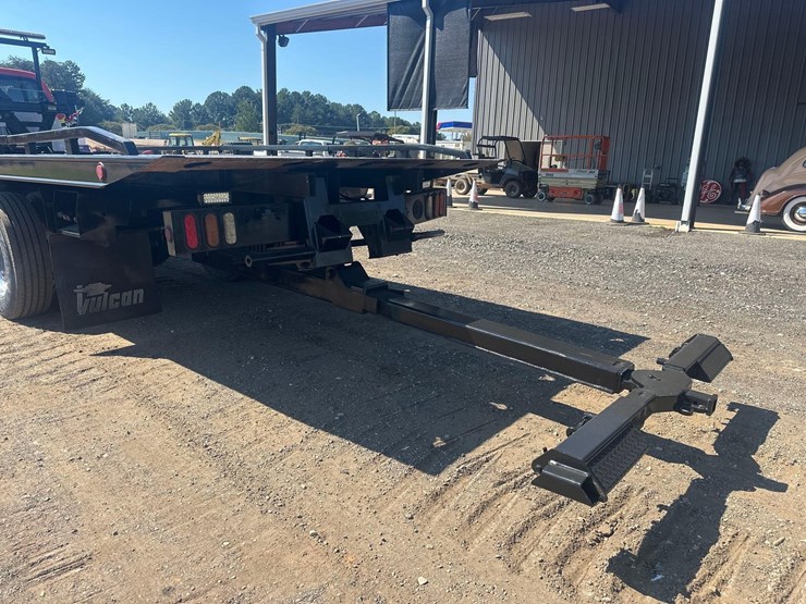 2022-ford-f750-image-8
