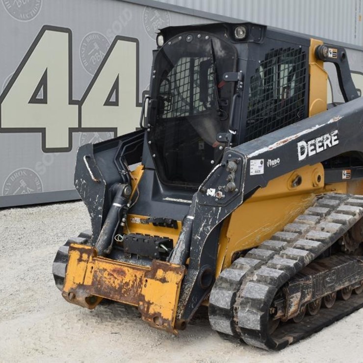 2018 DEERE 333G