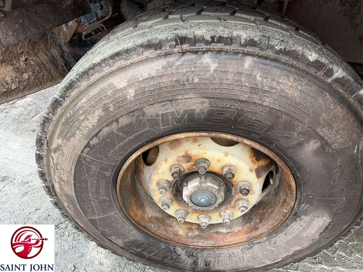 2014-freightliner-114sd-image-9