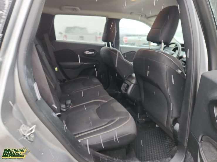 2015-jeep-cherokee-image-24