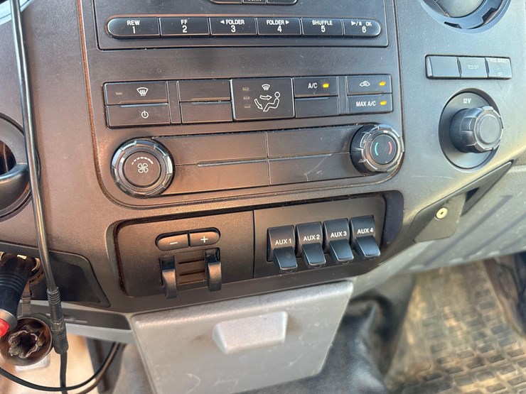 2013-ford-f550-image-24