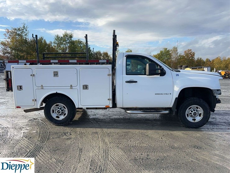 2009-gmc-sierra-2500hd-image-4