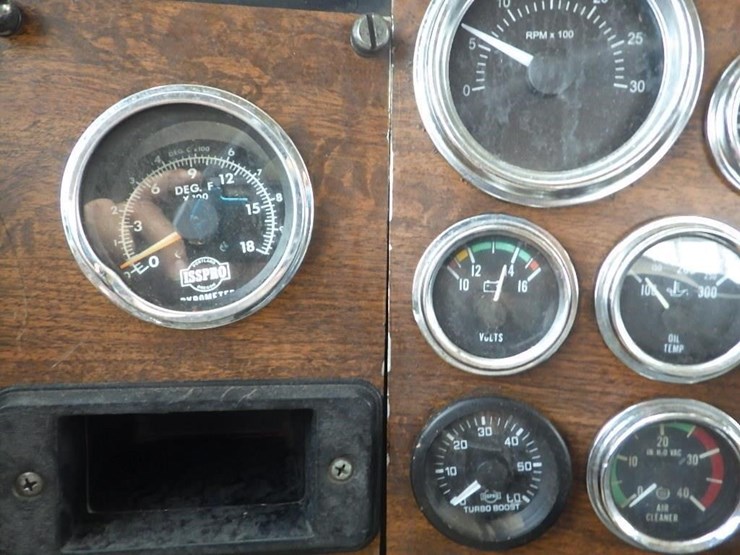 1990-peterbilt-379-image-40
