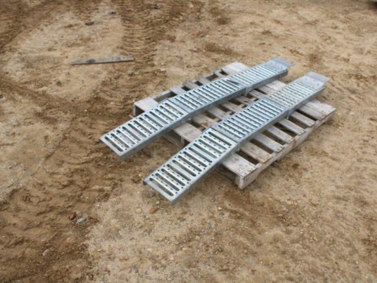 set-of-tri-folding-ramps-71"x9"-image-3