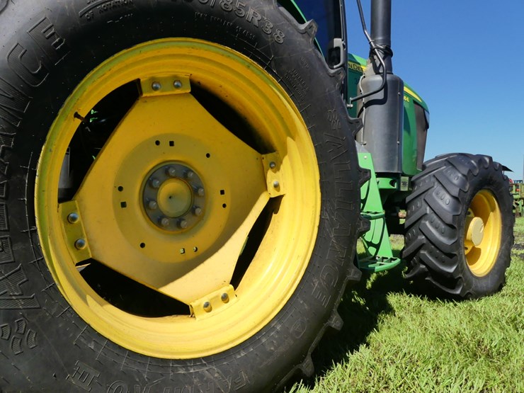 john-deere-6135e-image-8