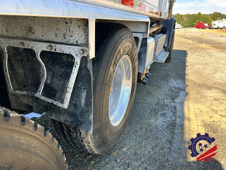 2016-peterbilt-367-image-23
