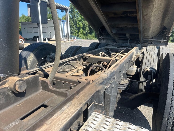 2016-kenworth-t800-image-41