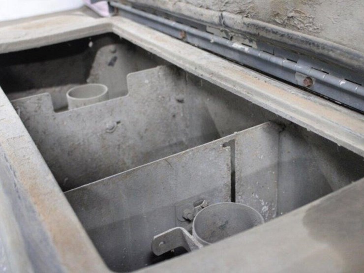 nilfisk-advance-floor-scrubber-image-18