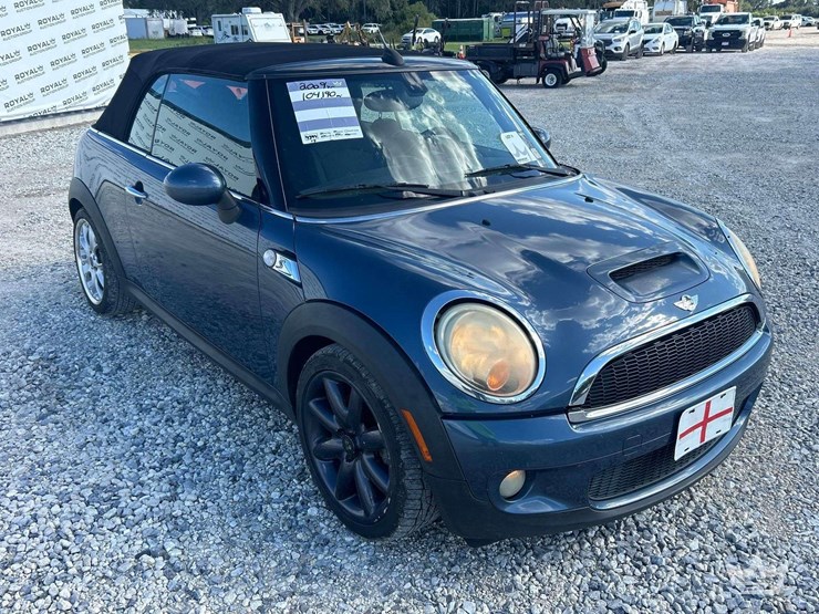 2009-mini-cooper-hatchback-image-2