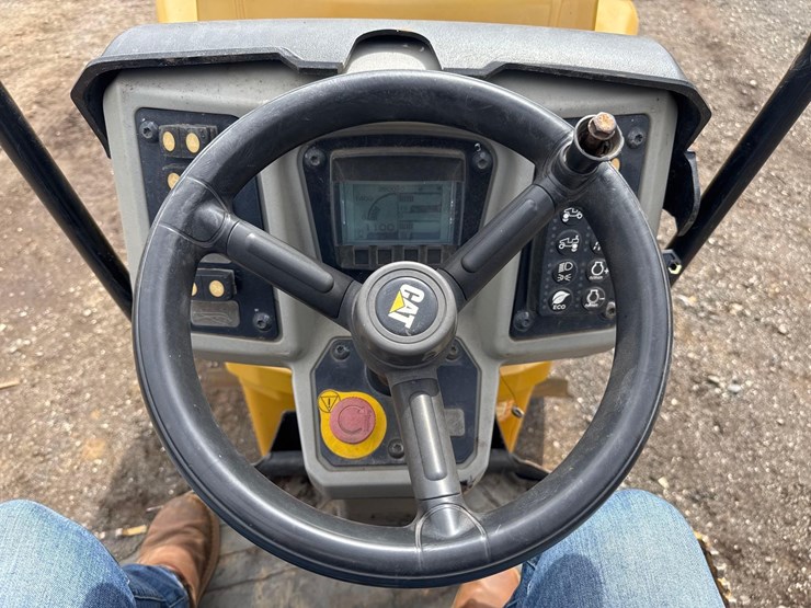 2020-caterpillar-cb34b-image-28