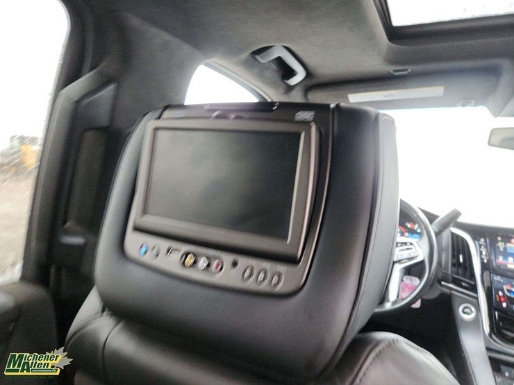 2016-cadillac-escalade-image-31