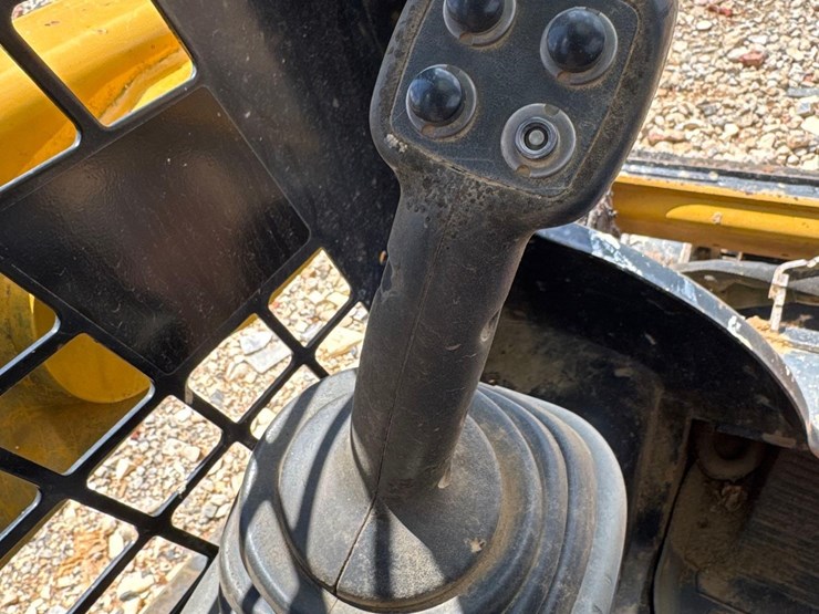 2019-caterpillar-249d-image-21