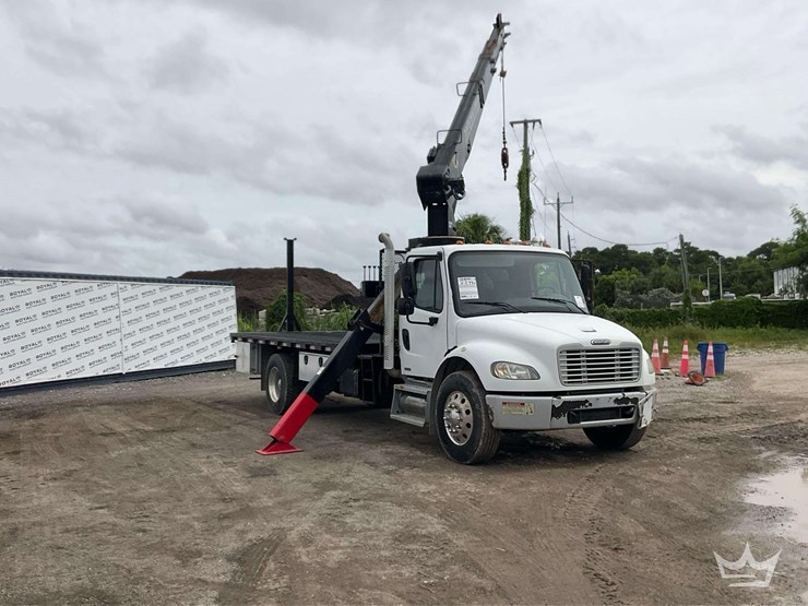 2010-freightliner-m2-106-image-2