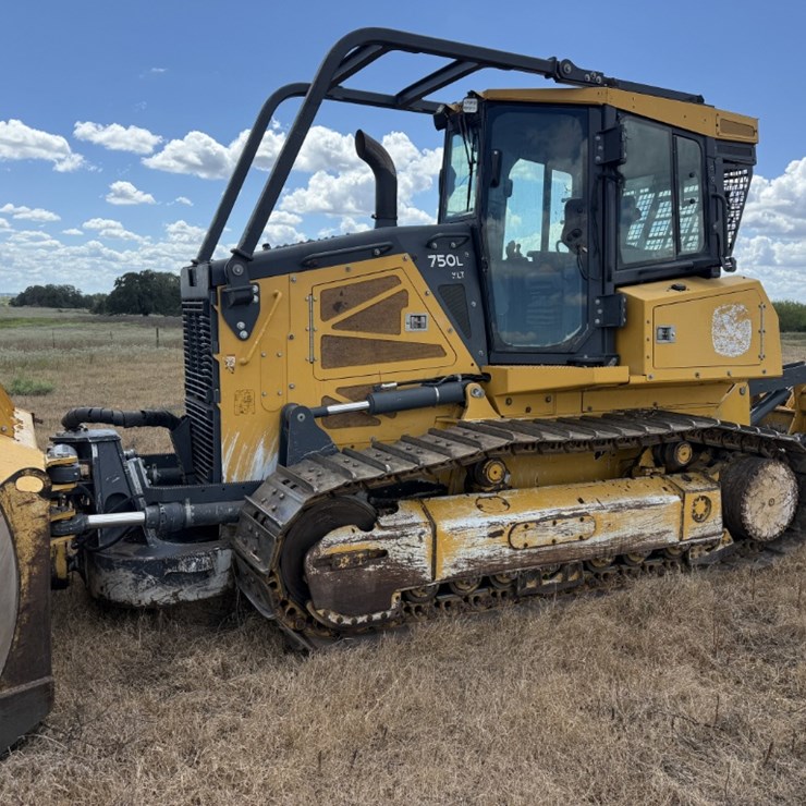 2023 DEERE 750L XLT