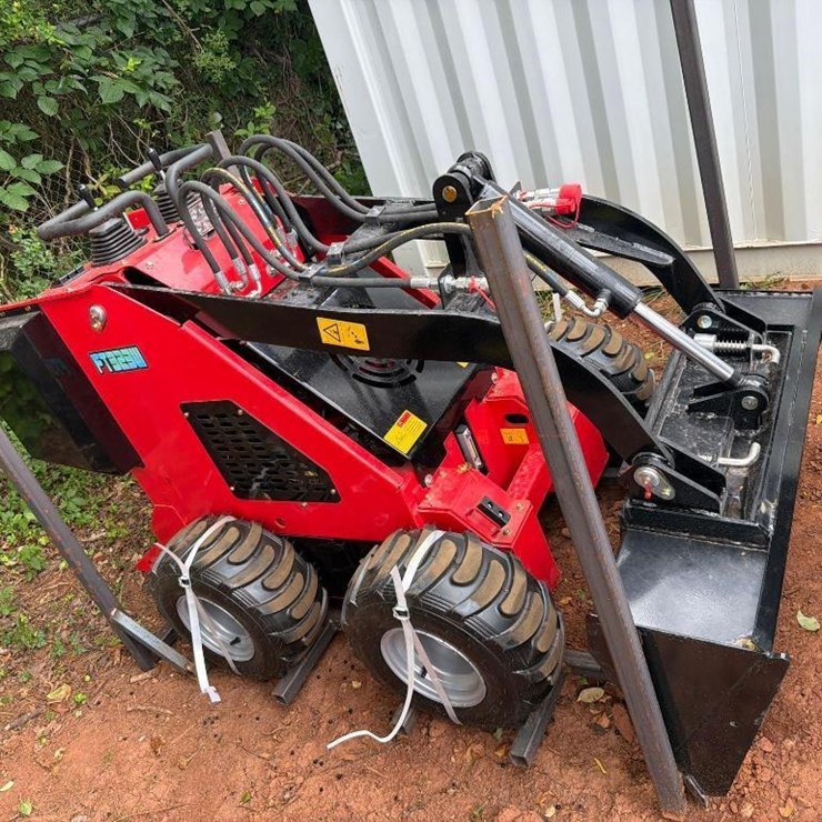 2026 FUTURE 323W MINI SKID STEER LOADER