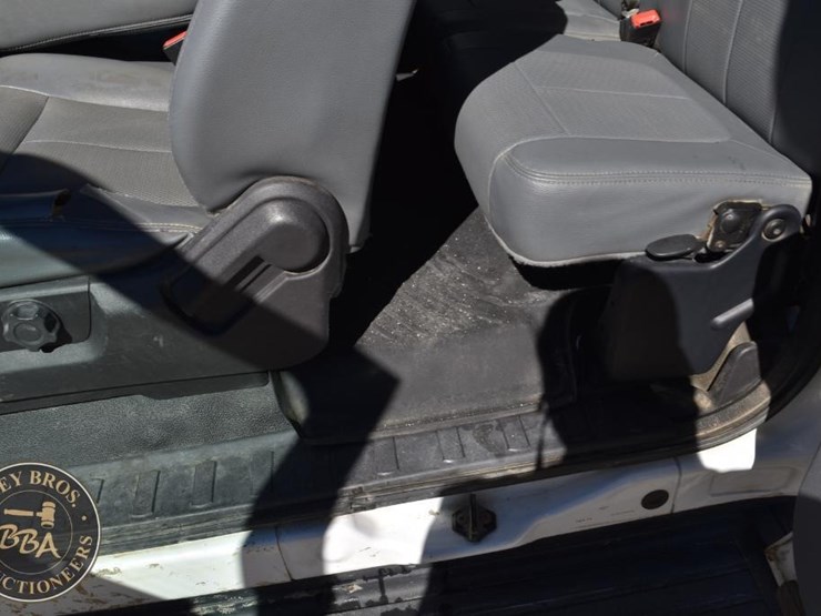 2015-ford-f350-sd-image-33