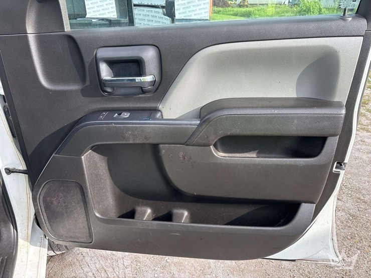 2018-chevrolet-silverado-3500-image-18
