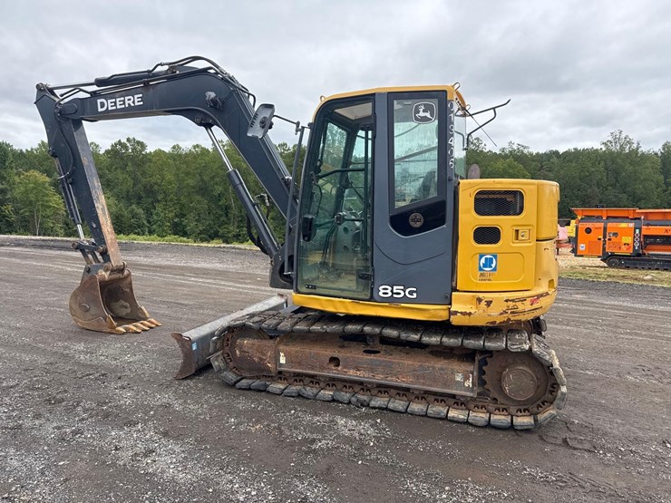 2019-deere-85g-image-3