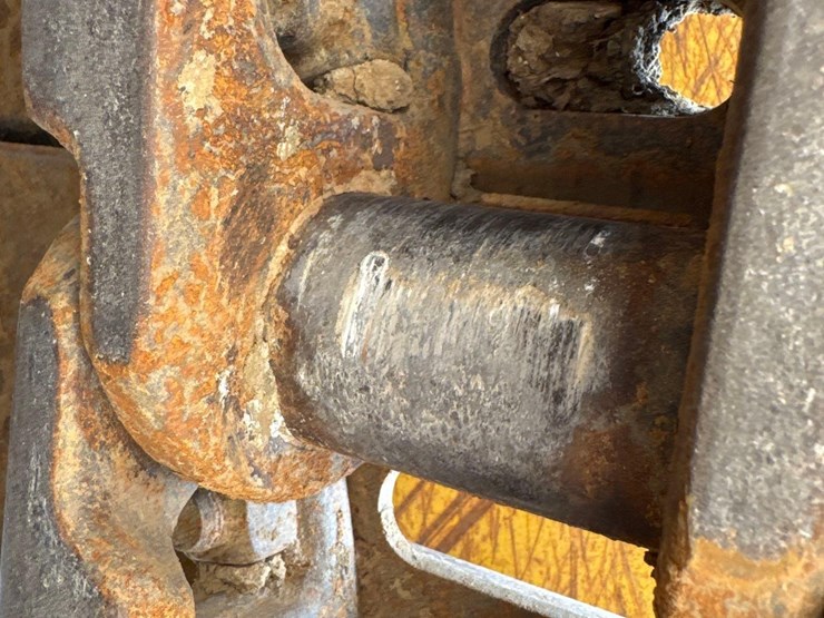 2014-komatsu-pc210-lc-10-image-15