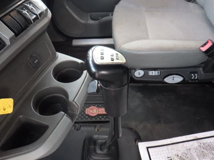 2017-kenworth-t680-image-21