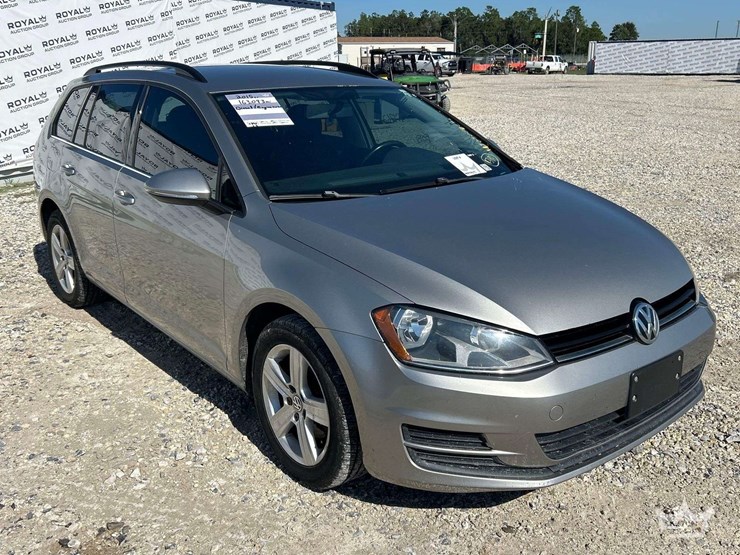 2015-volkswagen-golf-sportwagen-hatchback-image-2