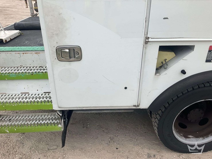 2014-ford-f550-image-22