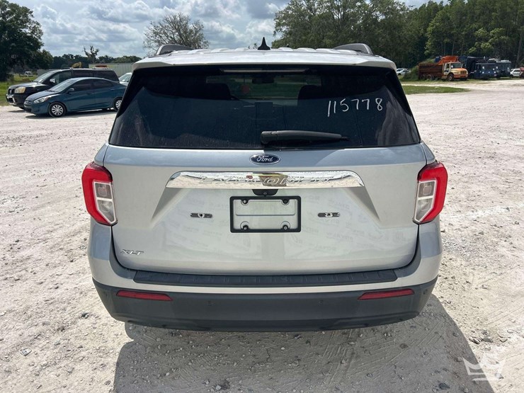 2022-ford-explorer-image-22