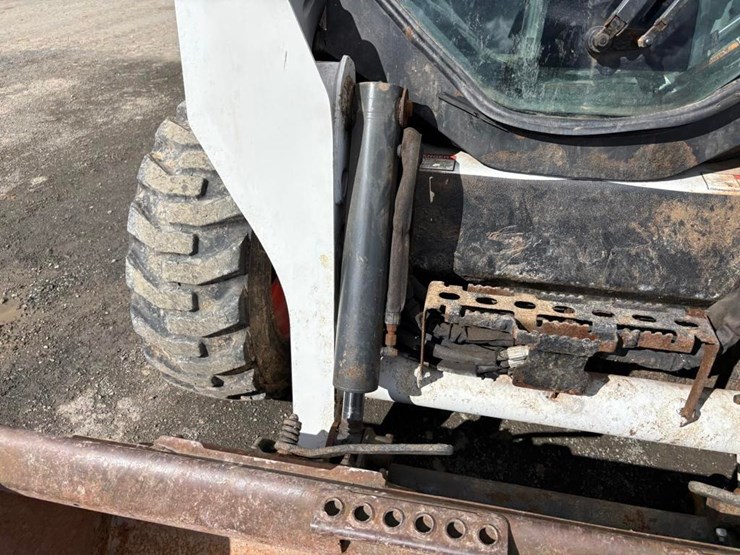 2016-bobcat-s570-image-5
