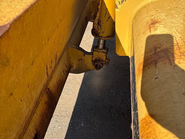 2006-caterpillar-cp-563e-image-12