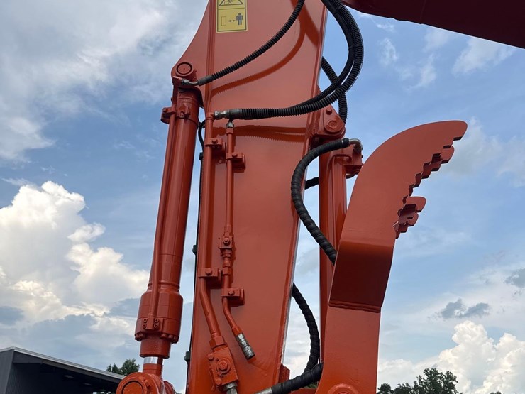 2021-hitachi-zx135us-6-image-15