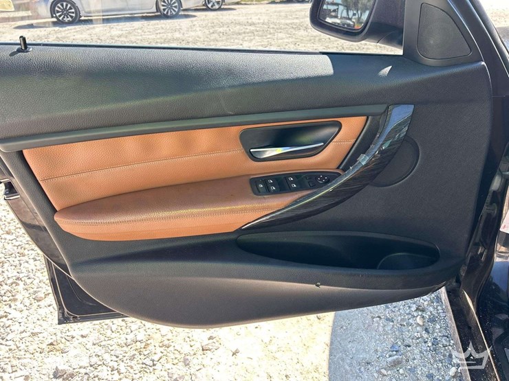 2012-bmw-328i-sedan-image-9