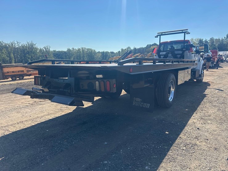 2022-ford-f750-image-14