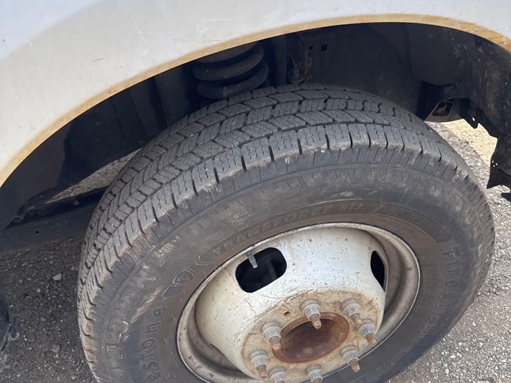 2020-ford-f350-xl-image-16
