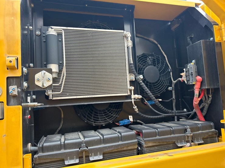 2024-john-deere-350-image-59