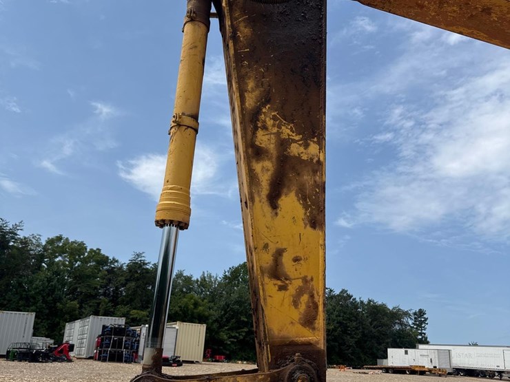 2014-komatsu-pc210-lc-10-image-11