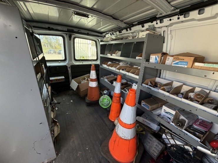 2004-chevrolet-express-bucket-van-image-18