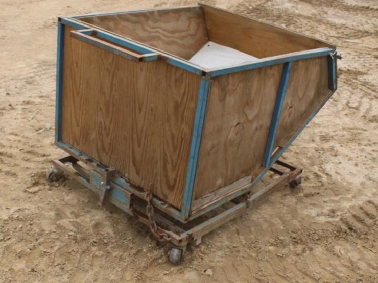 45"-x-36''-x-33"-homemade-livestock-feeder-box-image-3