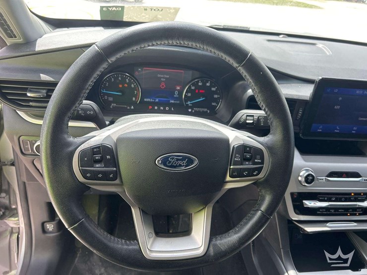 2022-ford-explorer-image-11