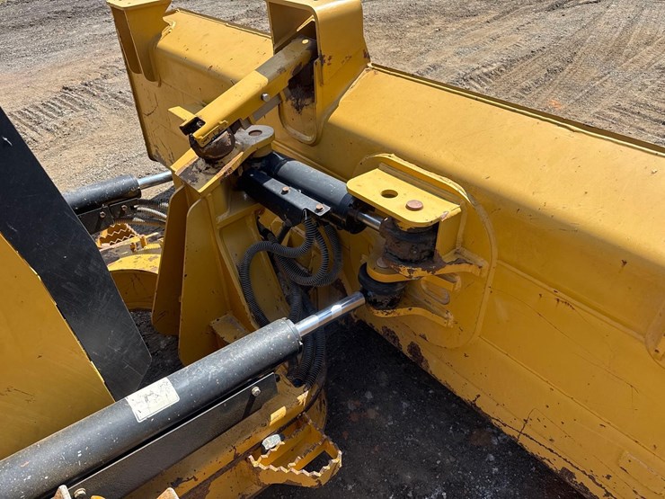 2017-caterpillar-d5k2-lgp-image-13